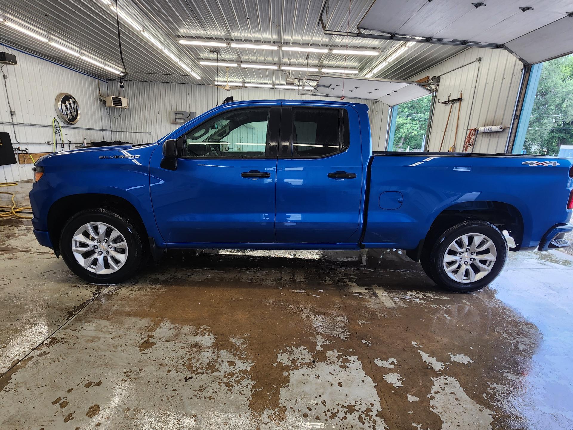 Used 2022 Chevrolet Silverado 1500 Custom with VIN 1GCRDBEK6NZ591665 for sale in Staples, Minnesota