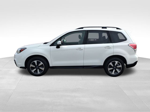 2018 Subaru Forester 2.5i Premium photo 2