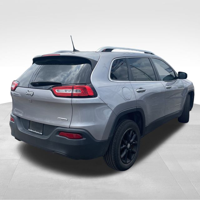 2018 Jeep Cherokee Latitude photo 2