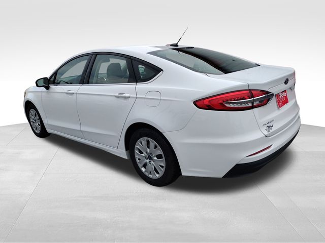 2019 Ford Fusion S photo 2