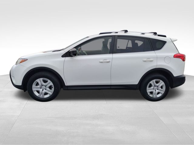 2014 Toyota RAV4 LE photo 2