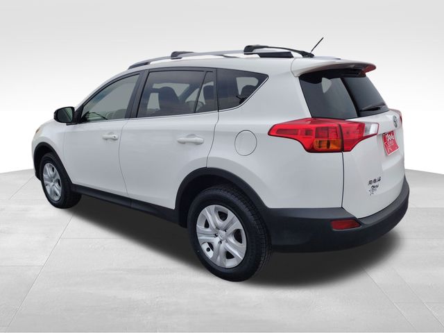 2014 Toyota RAV4 LE photo 3