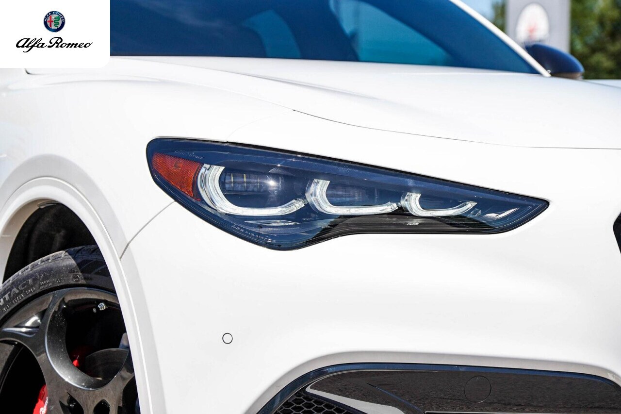 2025 Alfa Romeo Stelvio Tributo Italiano photo 3