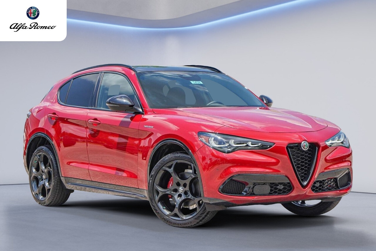 2025 Alfa Romeo Stelvio Base's photo