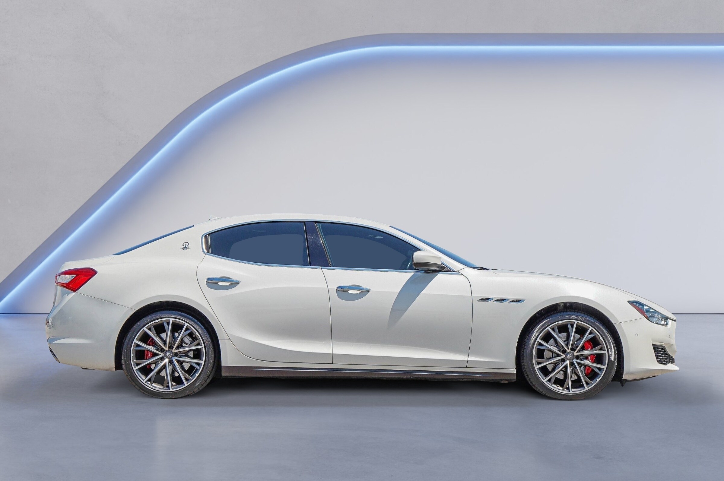 2019 Maserati Ghibli S photo 2