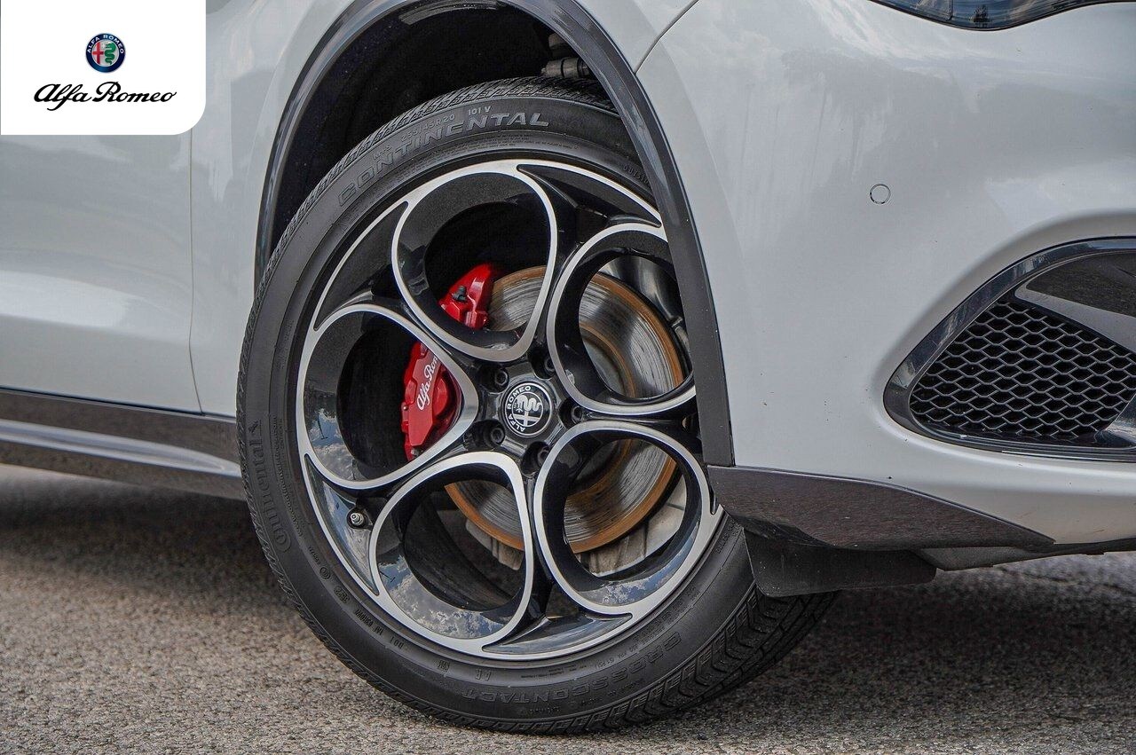 2024 Alfa Romeo Stelvio Ti Sport photo 2
