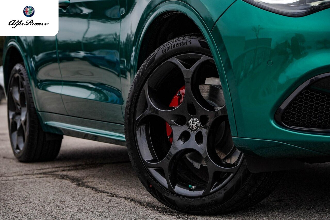 2025 Alfa Romeo Stelvio Tributo Italiano photo 2