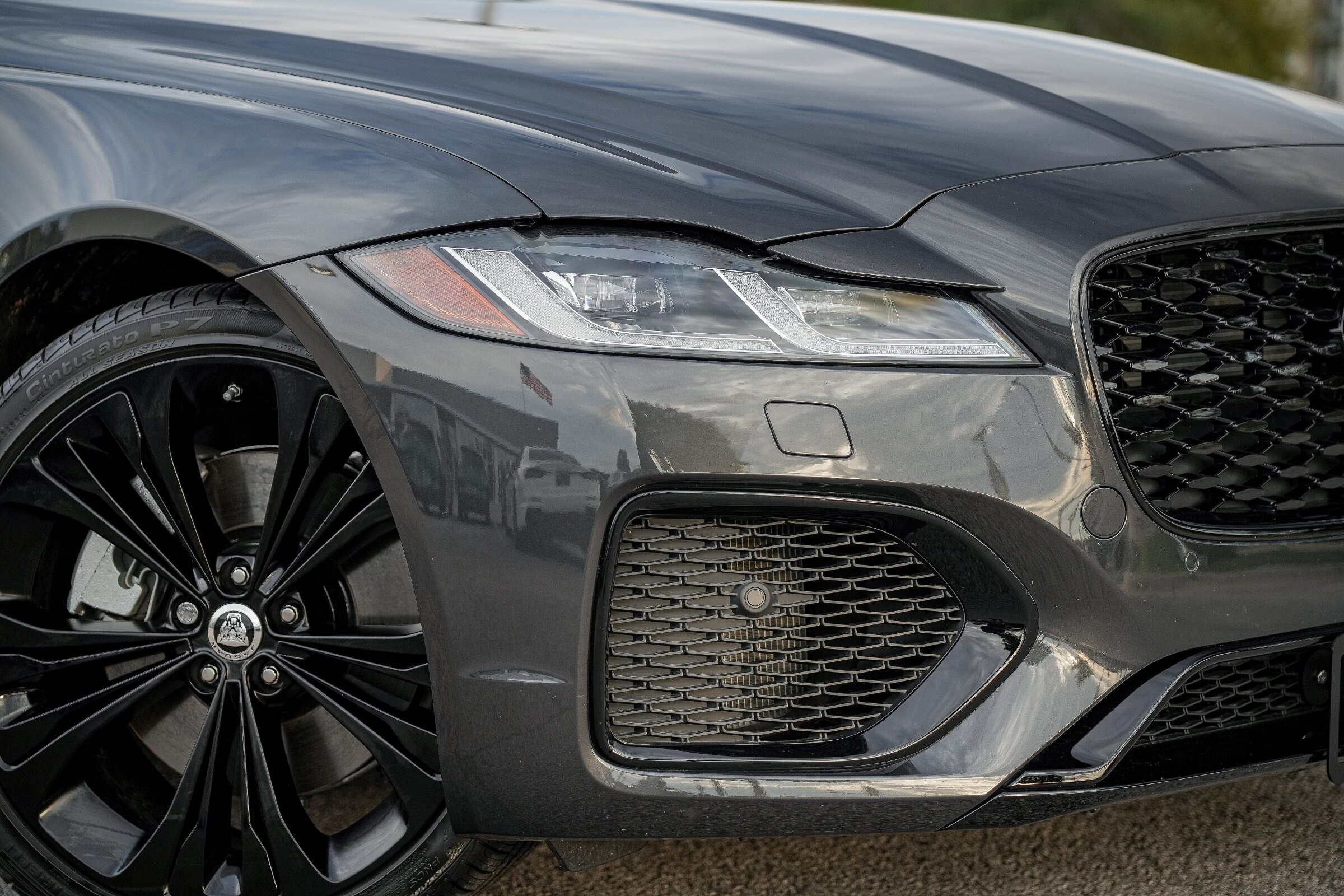 2024 Jaguar XF P300 R-Dynamic SE photo 3