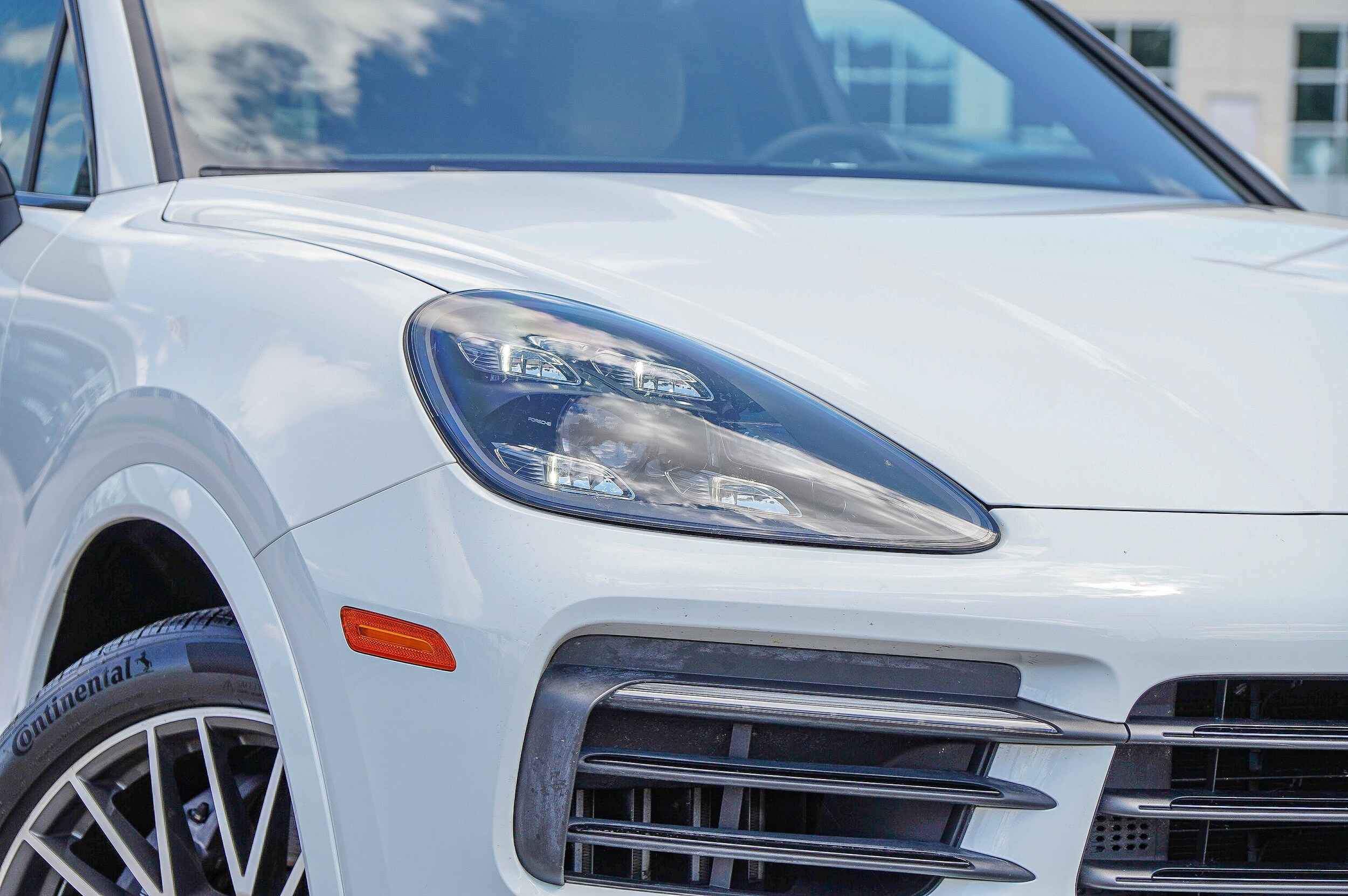 2021 Porsche Cayenne Base photo 2