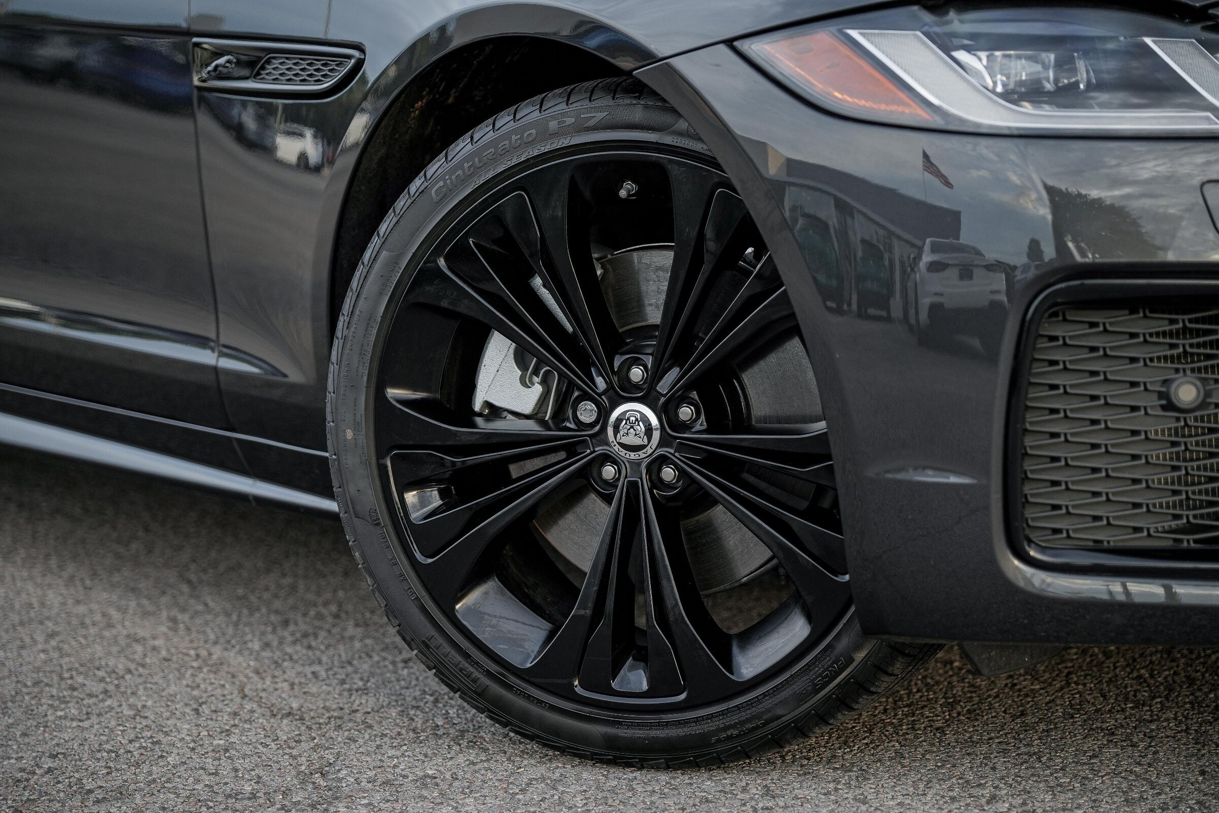 2024 Jaguar XF P300 R-Dynamic SE photo 2