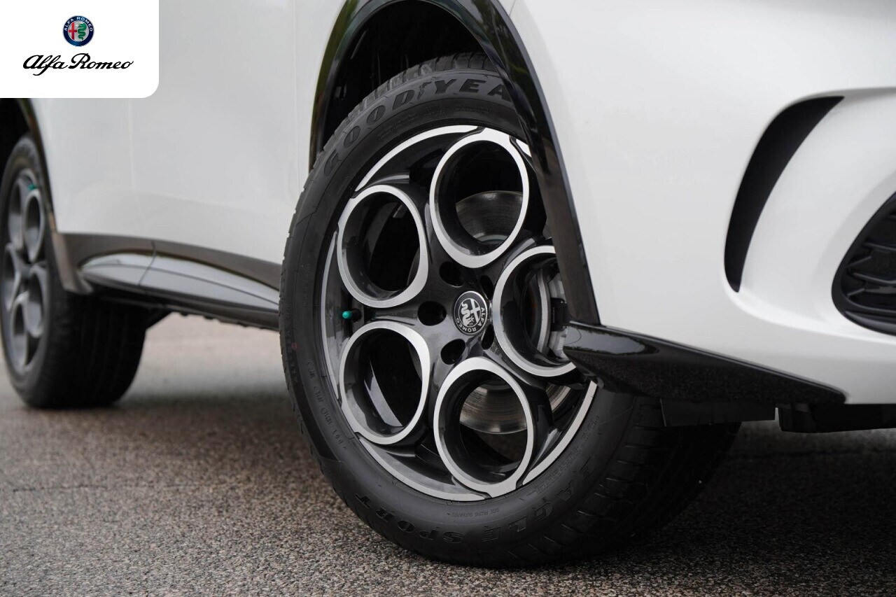 2025 Alfa Romeo Tonale photo 2