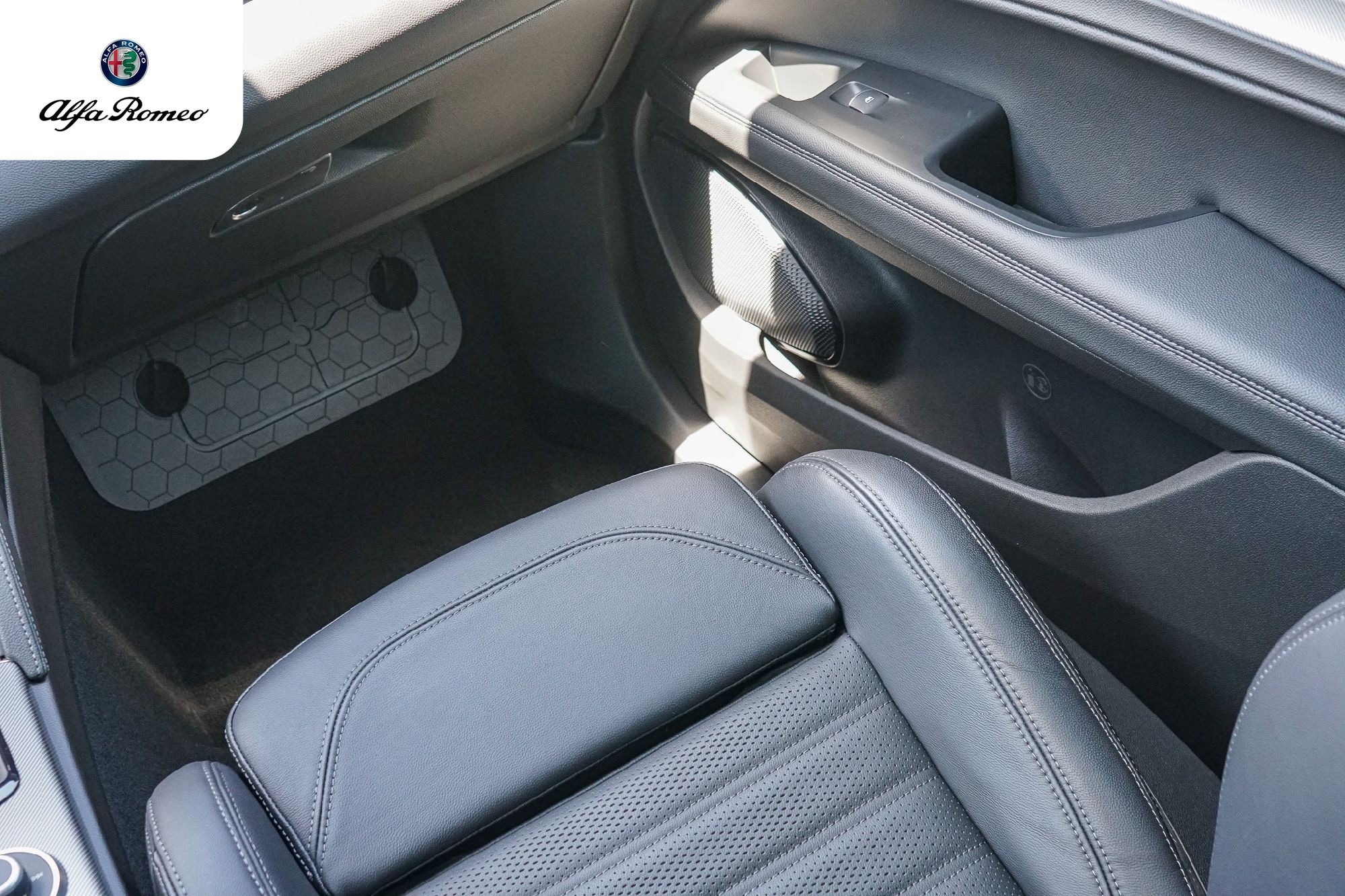 2025 Alfa Romeo Stelvio Base - Photo 29
