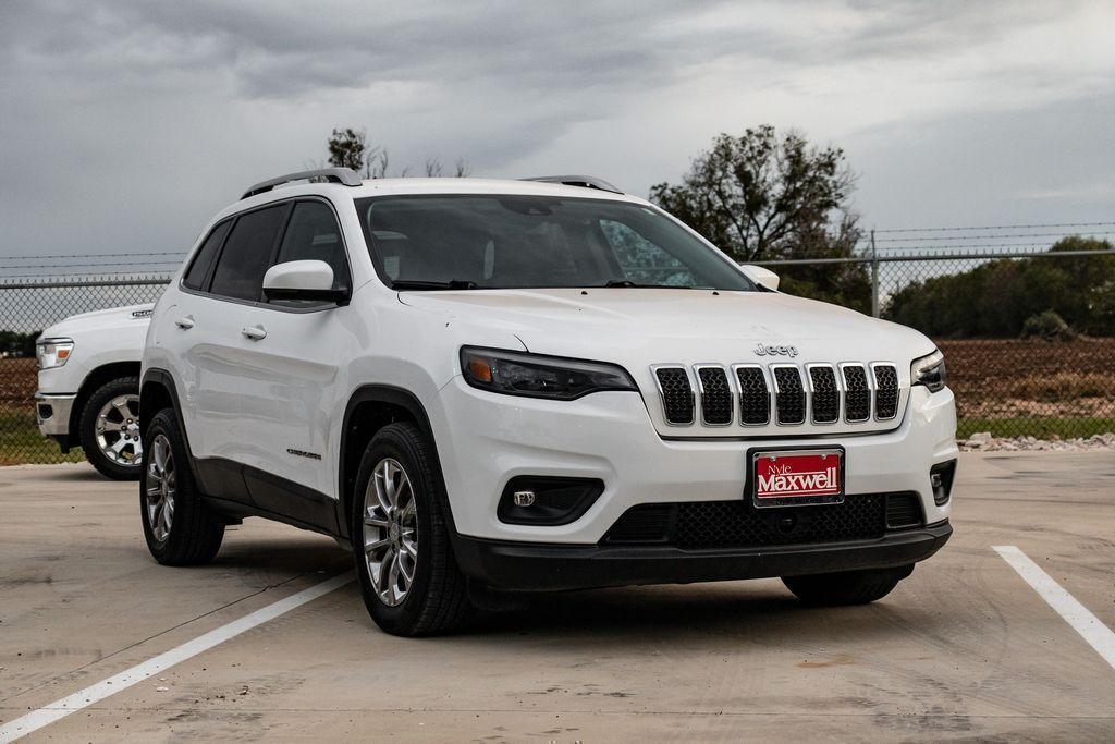 Used 2021 Jeep Cherokee Latitude Plus with VIN 1C4PJLLB1MD112542 for sale in Castroville, TX