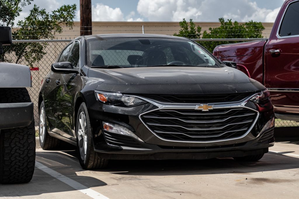 Used 2022 Chevrolet Malibu 1LT with VIN 1G1ZD5ST0NF163924 for sale in Castroville, TX