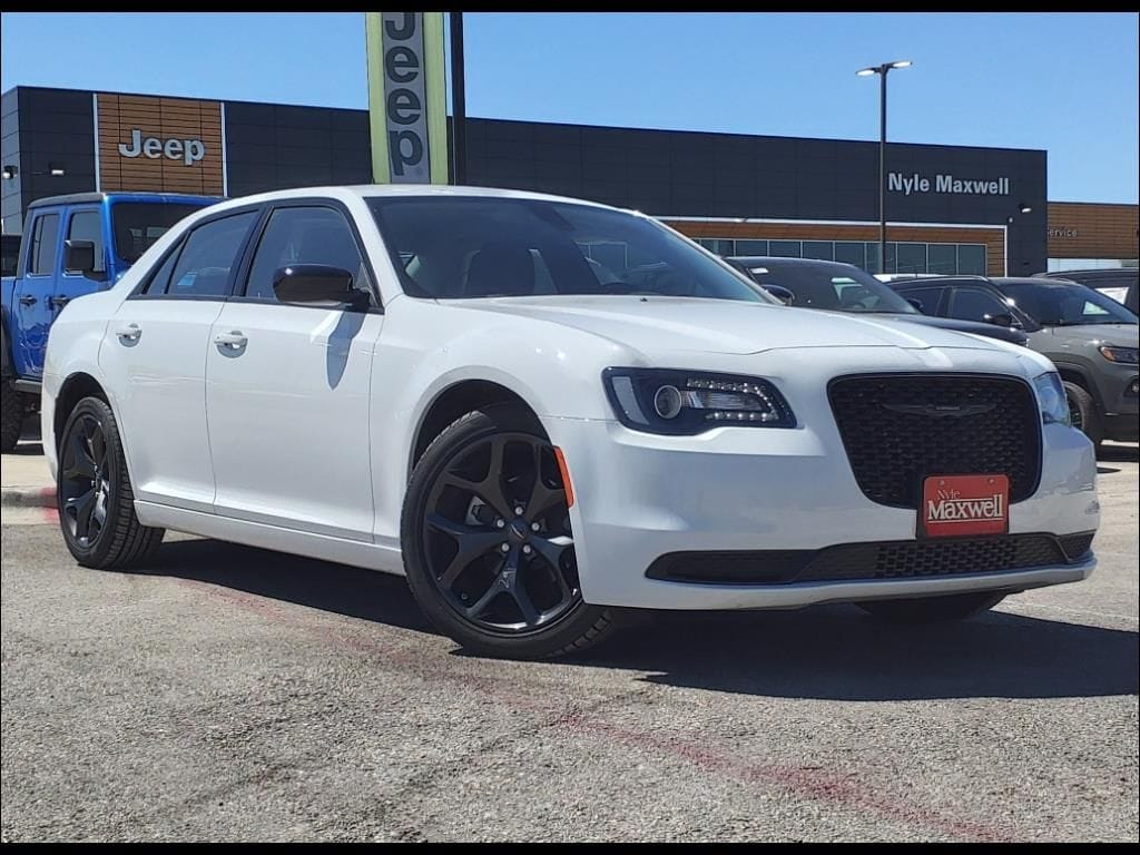 Used 2023 Chrysler 300 Touring with VIN 2C3CCAAG6PH706552 for sale in Killeen, TX