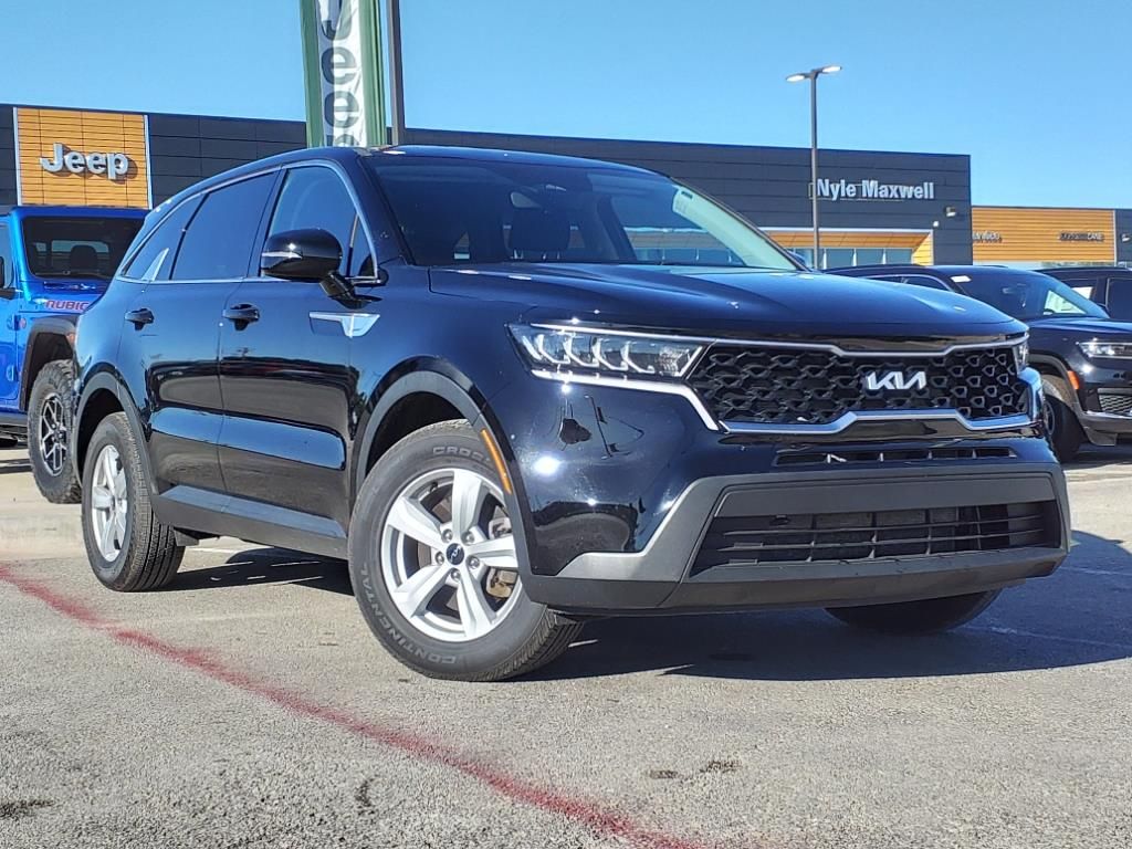 Used 2023 Kia Sorento LX with VIN 5XYRG4LCXPG208438 for sale in Killeen, TX