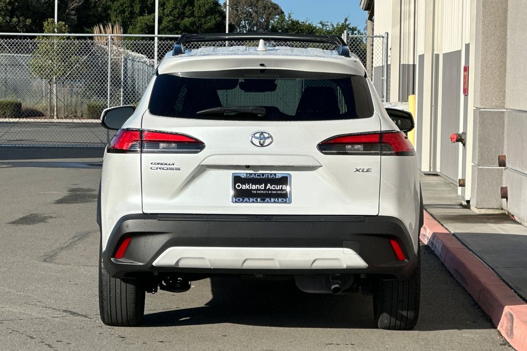 2023 Toyota Corolla Cross XLE photo 4