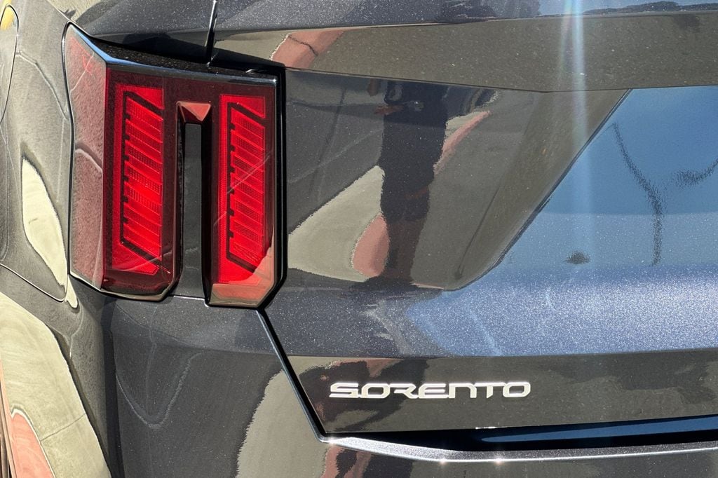 2025 Kia Sorento LX - Photo 27