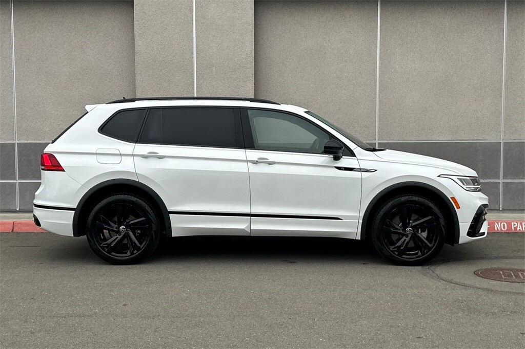 2024 Volkswagen Tiguan SE R-Line Black photo 2