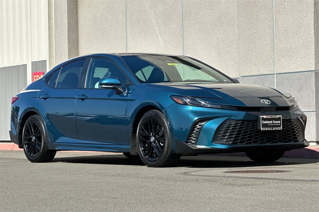 2025 Toyota Camry SE photo 2