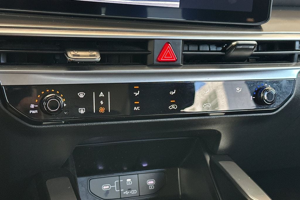 2025 Kia Sorento LX - Photo 21