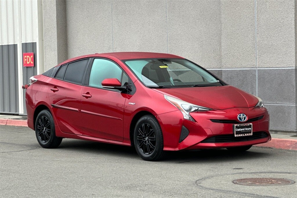 2016 Toyota Prius Four photo 2