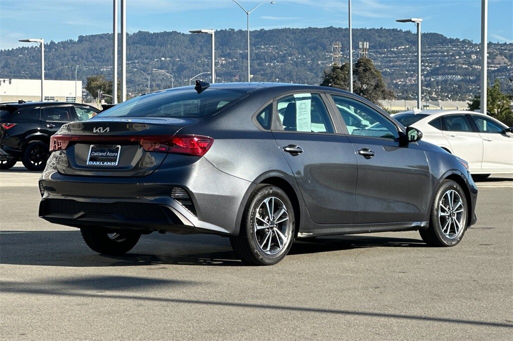 2023 Kia Forte LXS photo 4