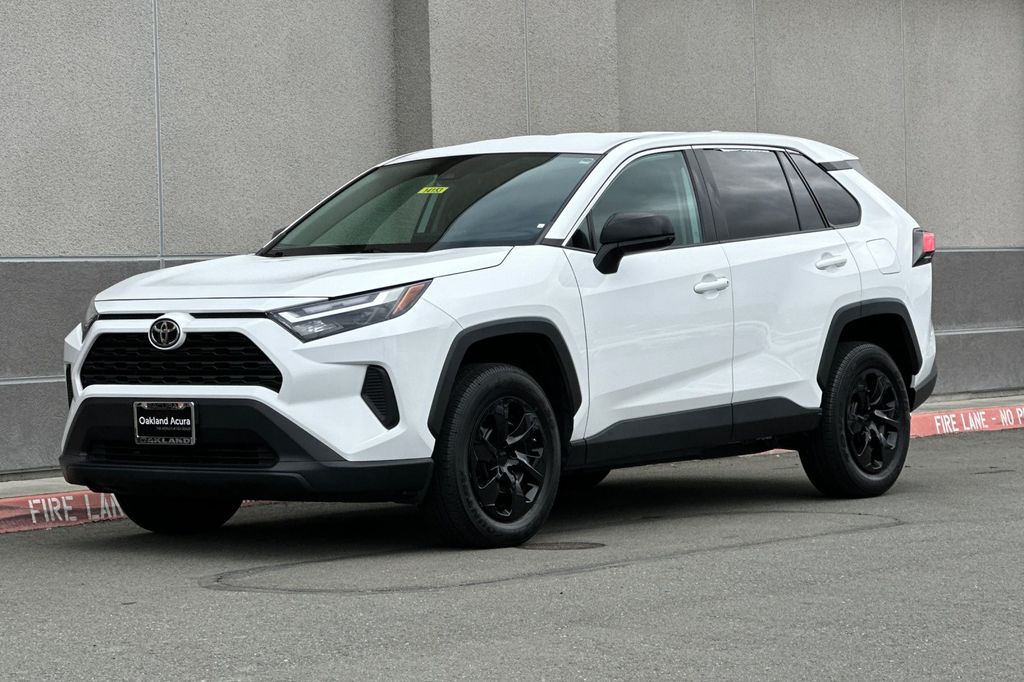2023 Toyota RAV4 LE photo 3
