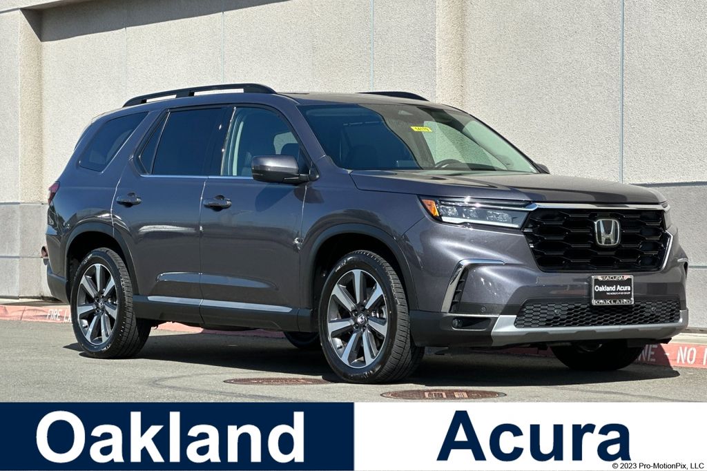 2023 Honda Pilot Touring AWD's photo