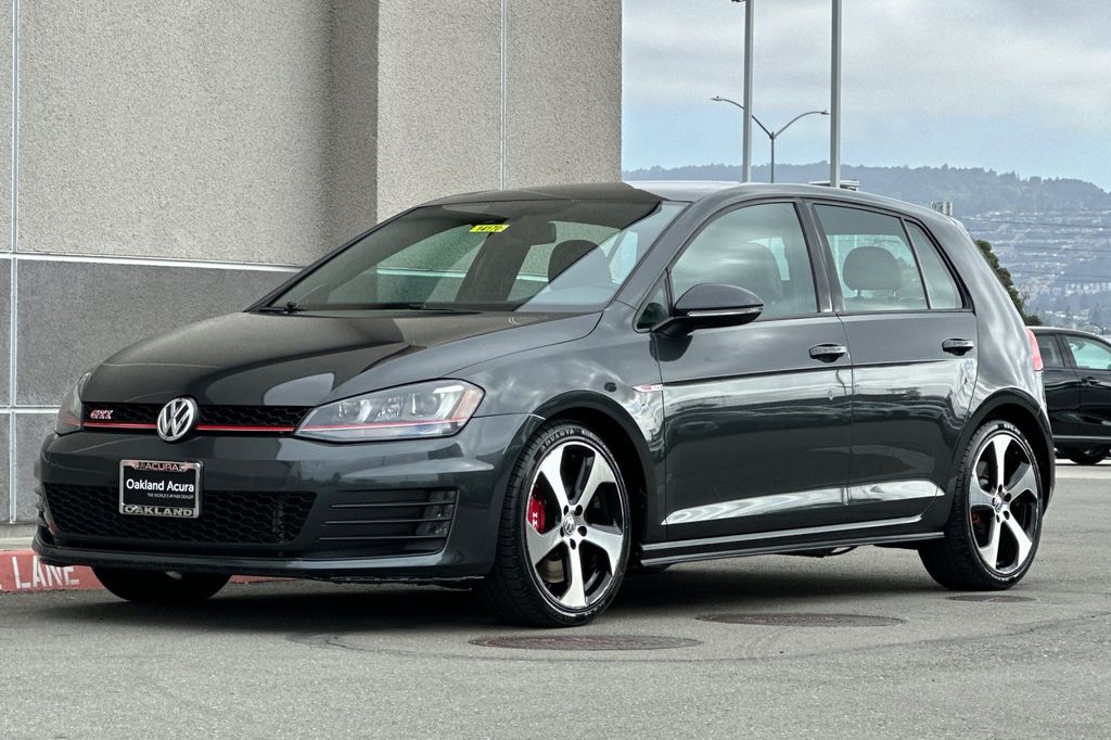 2017 Volkswagen Golf GTI SE photo 3