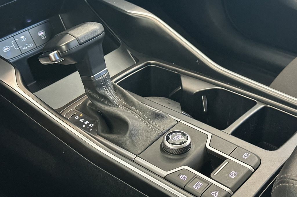2025 Kia Sorento LX - Photo 22