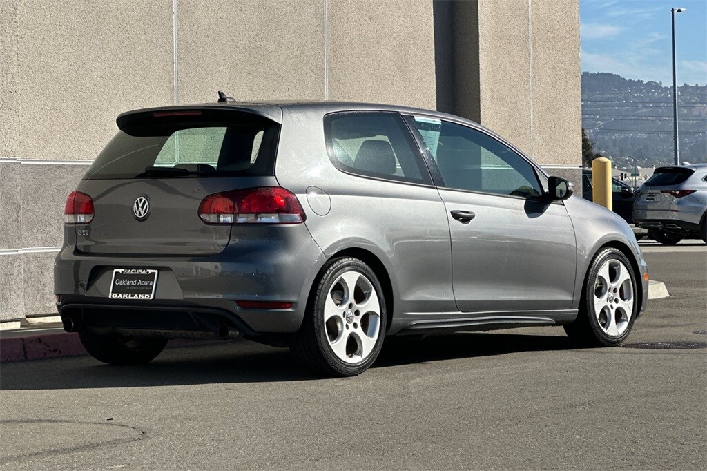 2010 Volkswagen Golf GTI Base photo 3