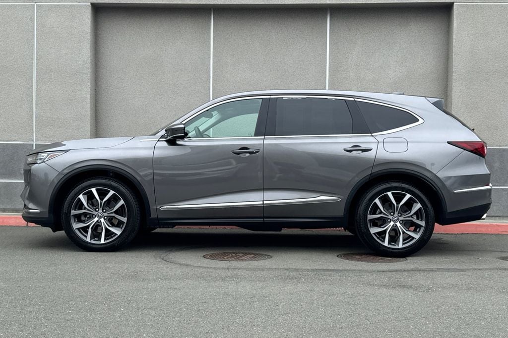 2022 Acura MDX Technology SH-AWD photo 3
