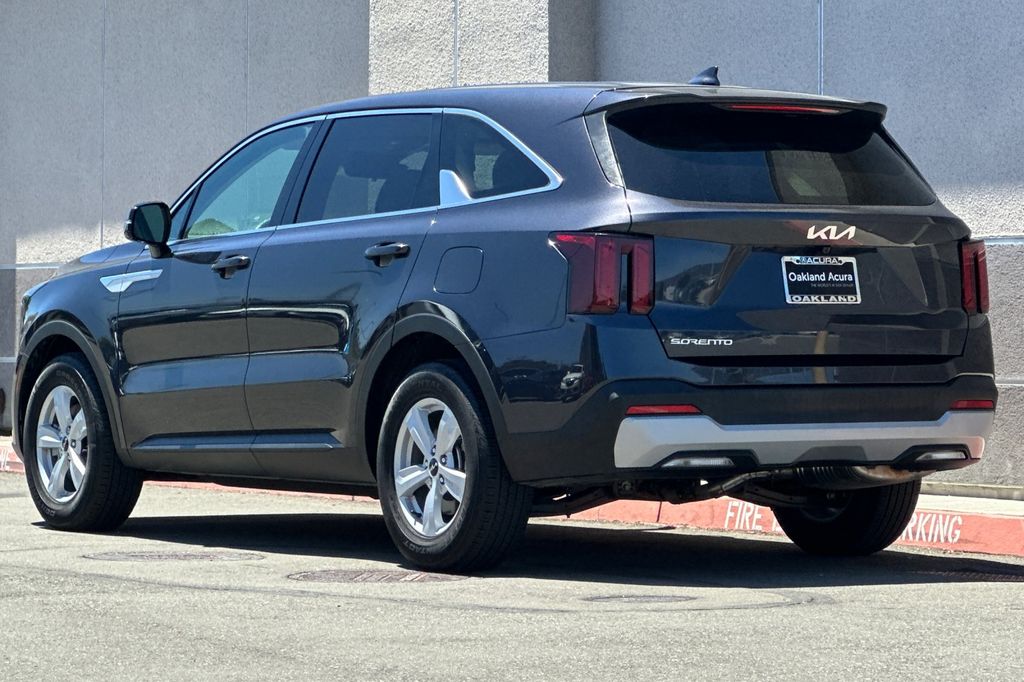 2025 Kia Sorento LX - Photo 6