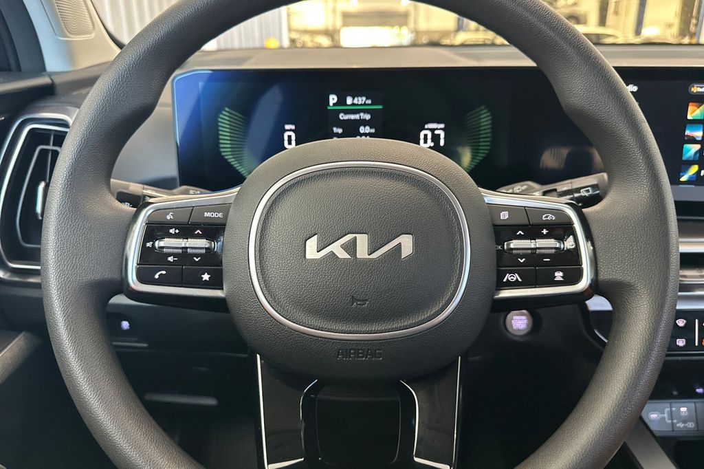 2025 Kia Sorento LX - Photo 24