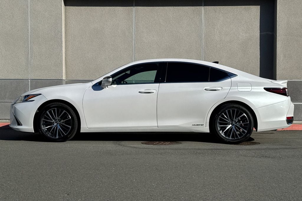 2022 LEXUS ES 300h photo 6