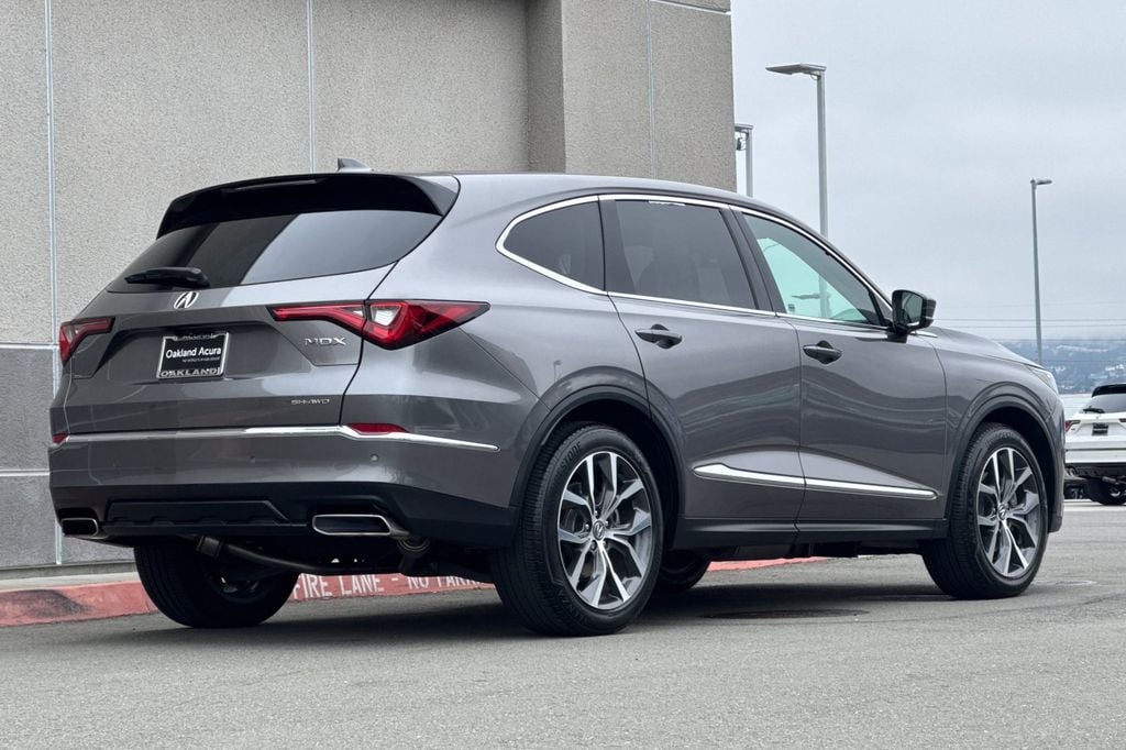 2022 Acura MDX Technology SH-AWD photo 4