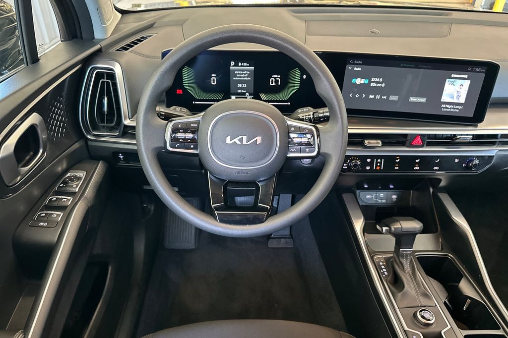 2025 Kia Sorento LX - Photo 14