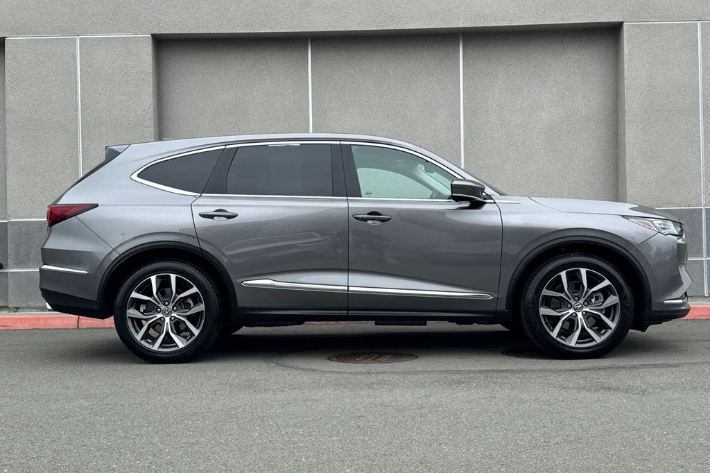 2022 Acura MDX Technology SH-AWD photo 2