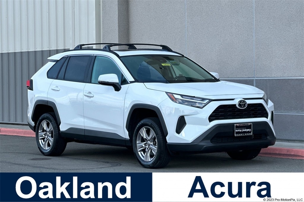 2023 Toyota RAV4 XLE's photo