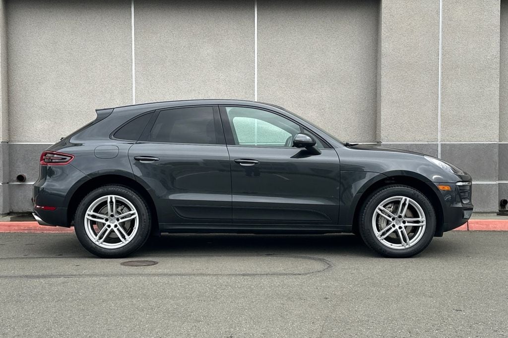 2018 Porsche Macan S photo 2