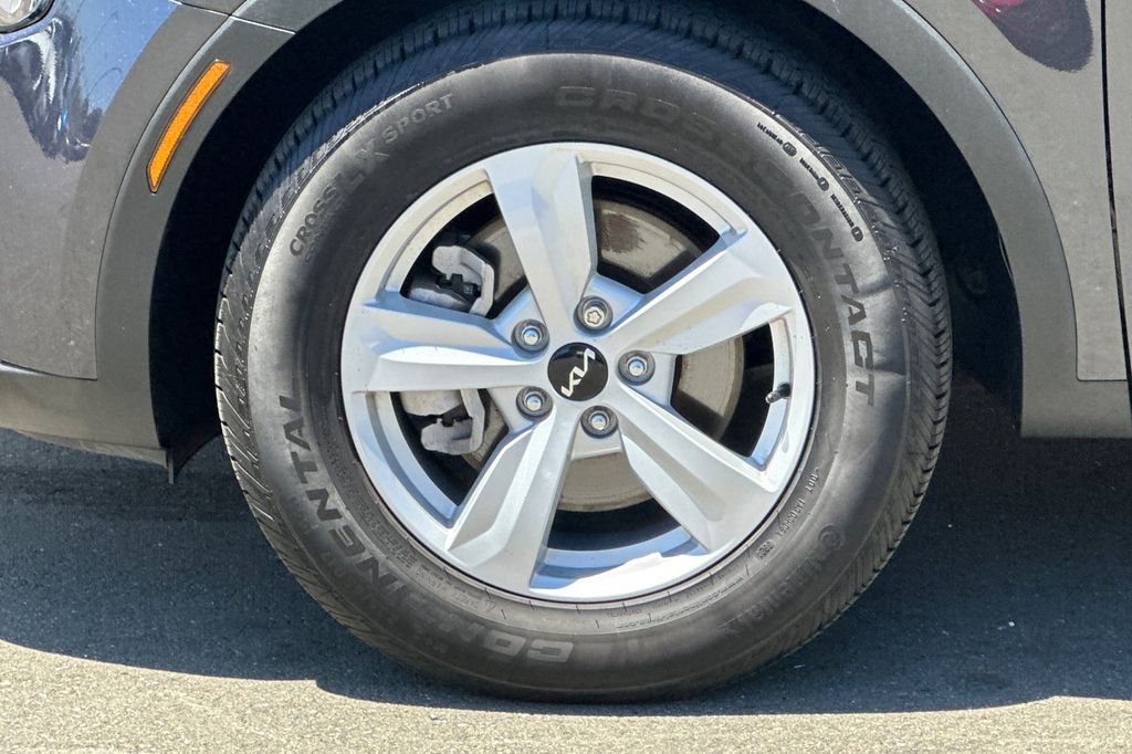 2025 Kia Sorento LX - Photo 26