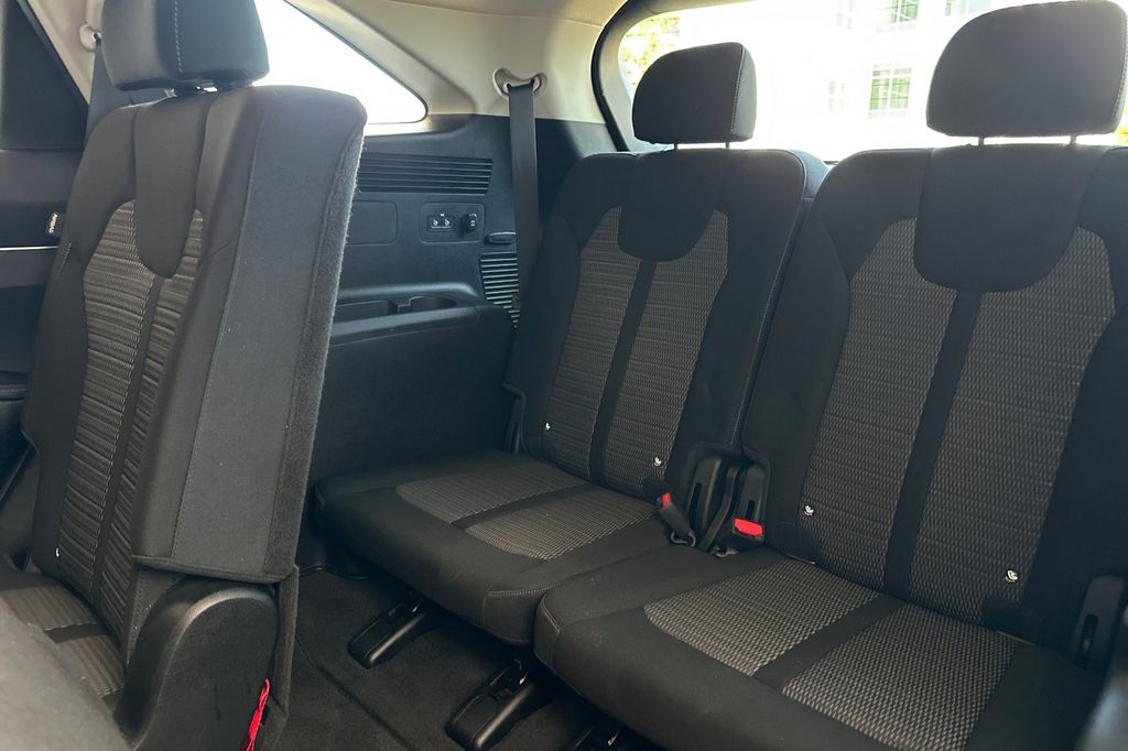 2025 Kia Sorento LX - Photo 15