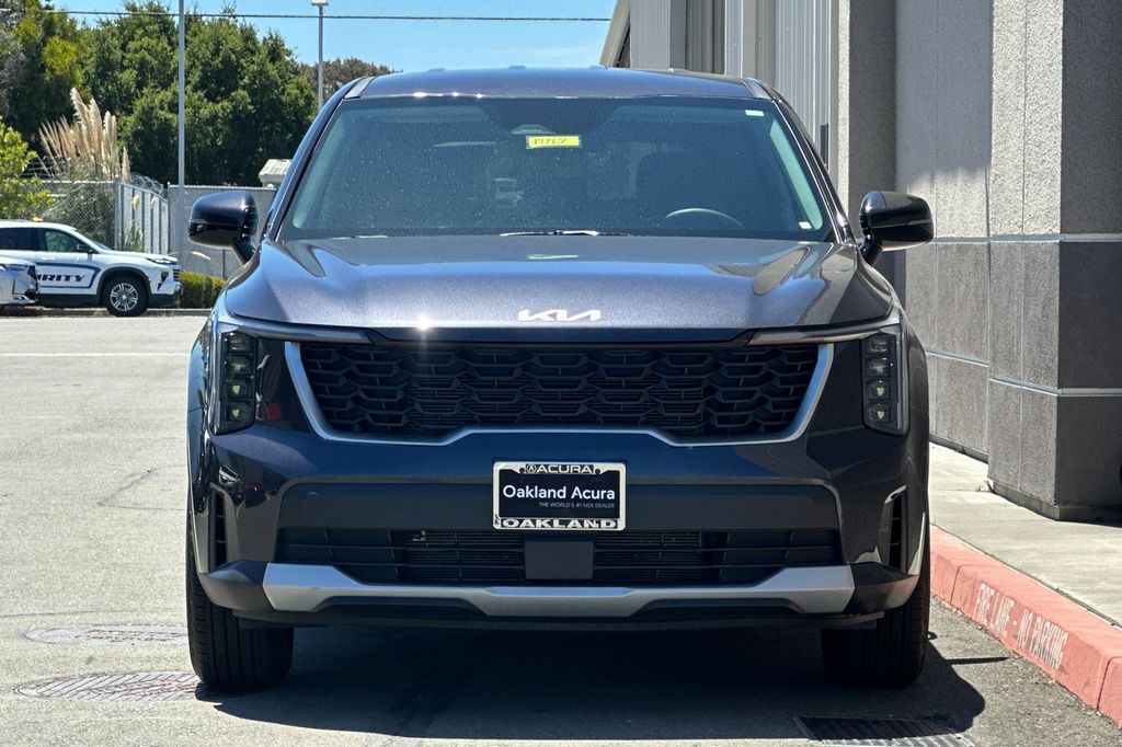 2025 Kia Sorento LX - Photo 9