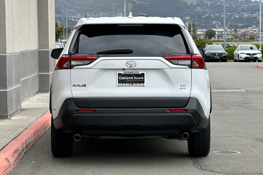 2023 Toyota RAV4 LE photo 4