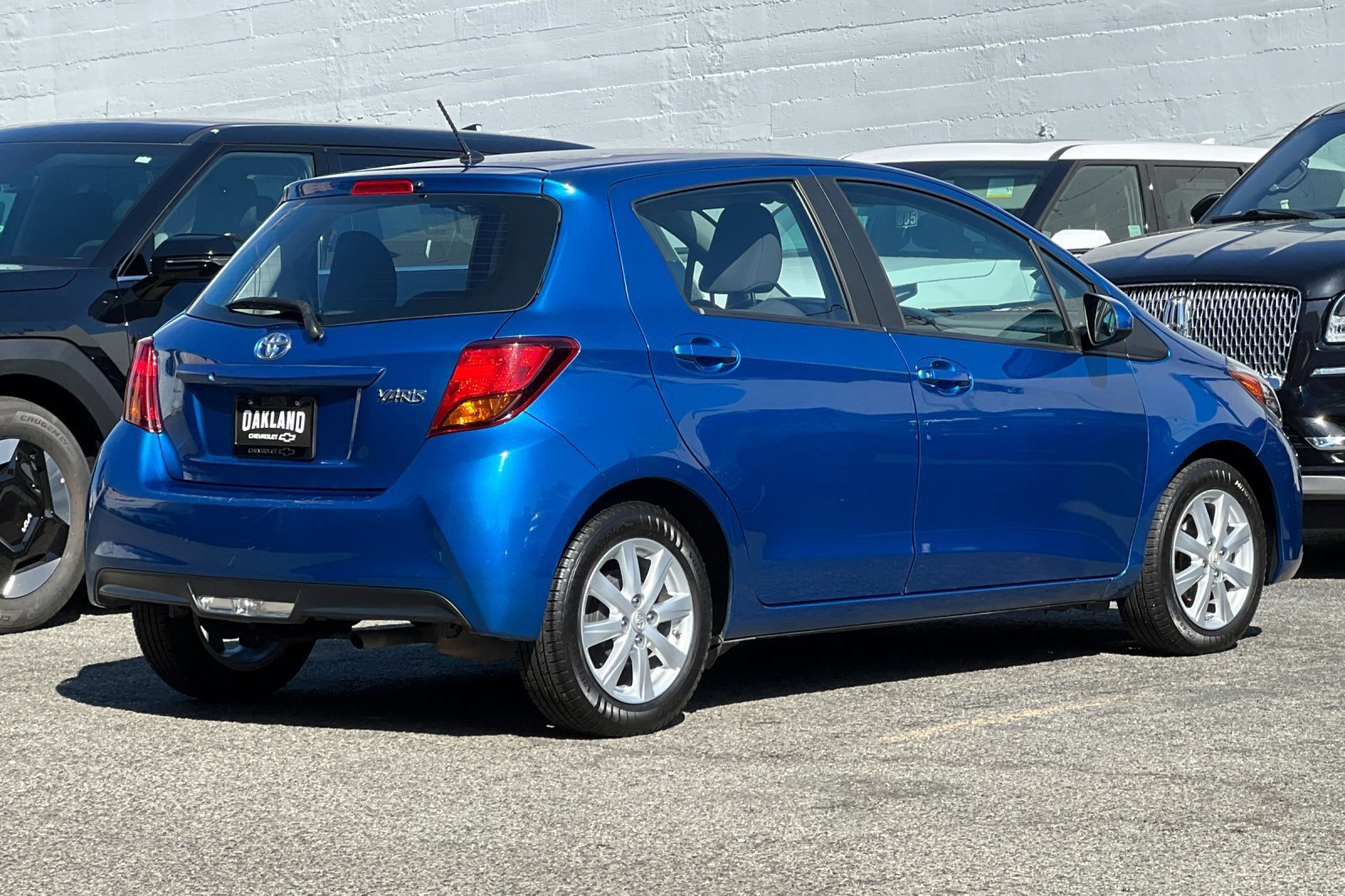 2015 Toyota Yaris L photo 4