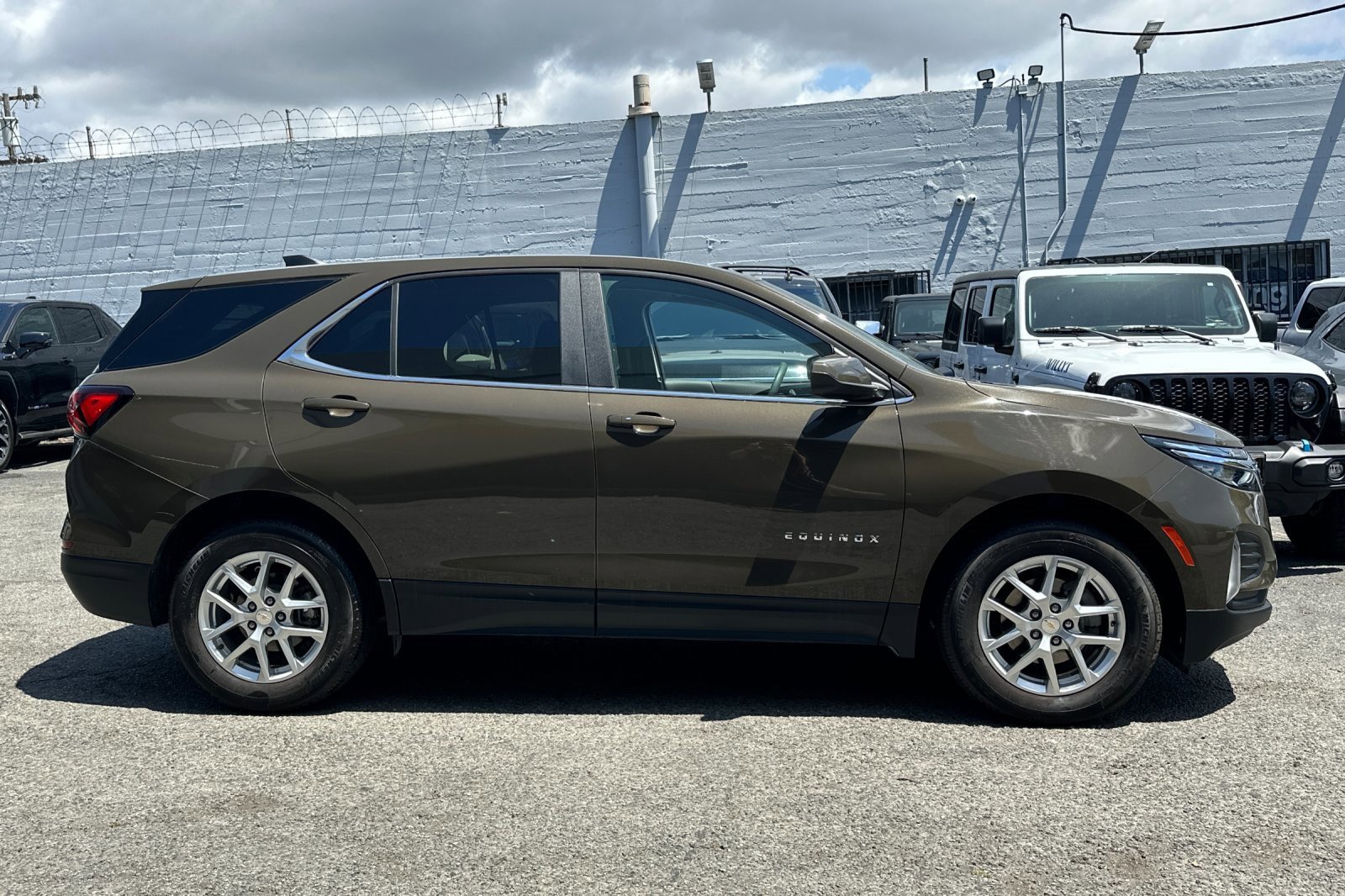2023 Chevrolet Equinox LT photo 3