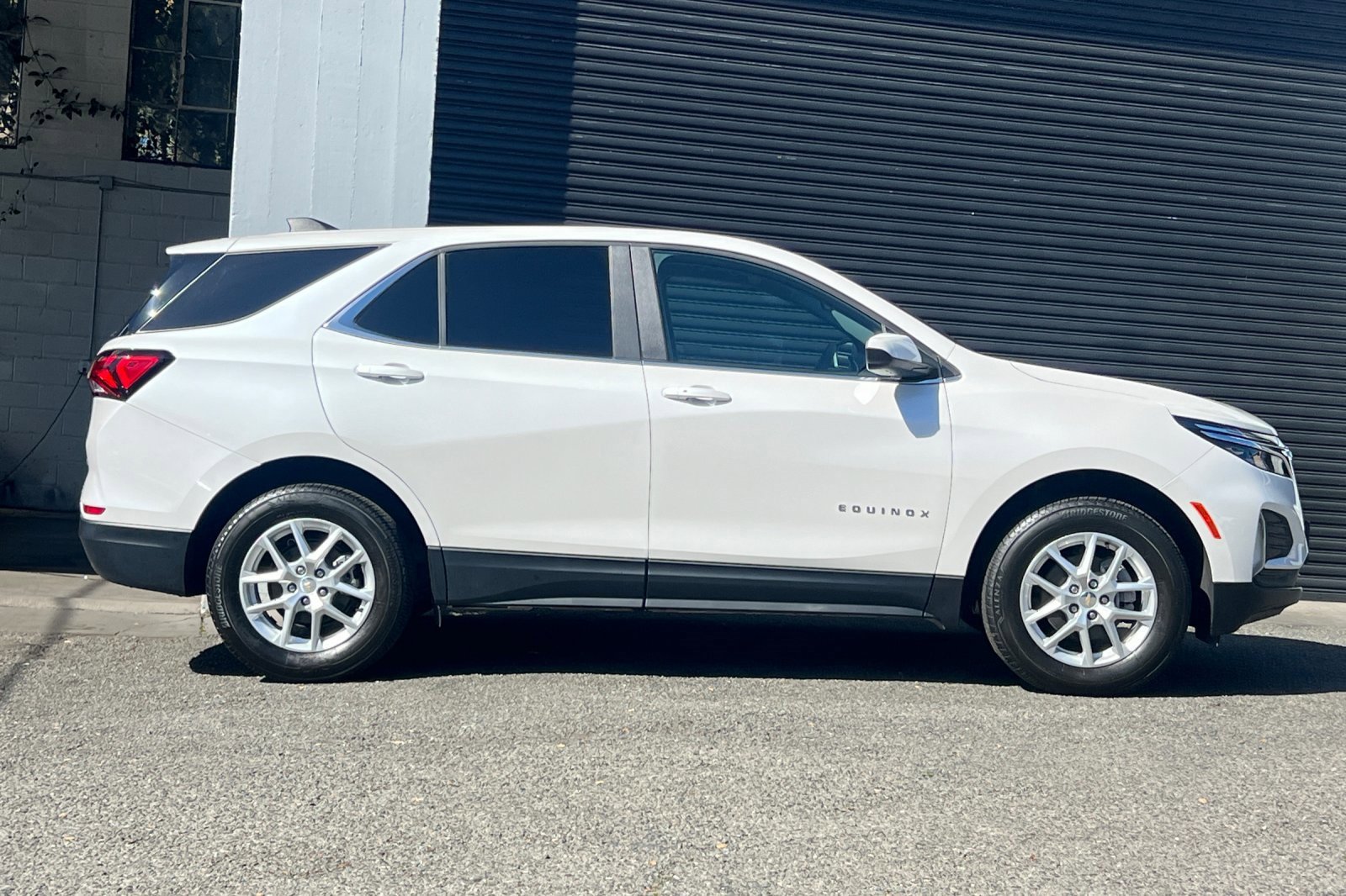 2023 Chevrolet Equinox LT photo 3