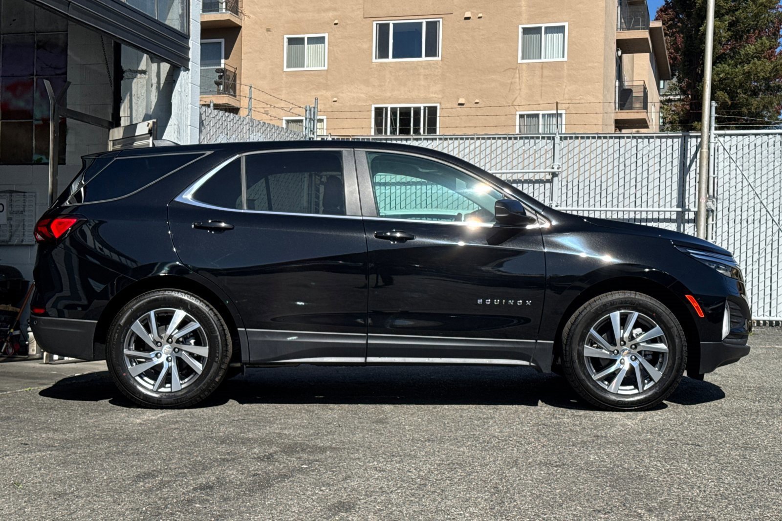 2023 Chevrolet Equinox LT photo 3