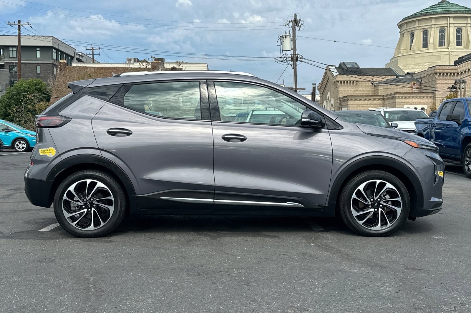 2022 Chevrolet Bolt EUV Premier photo 2